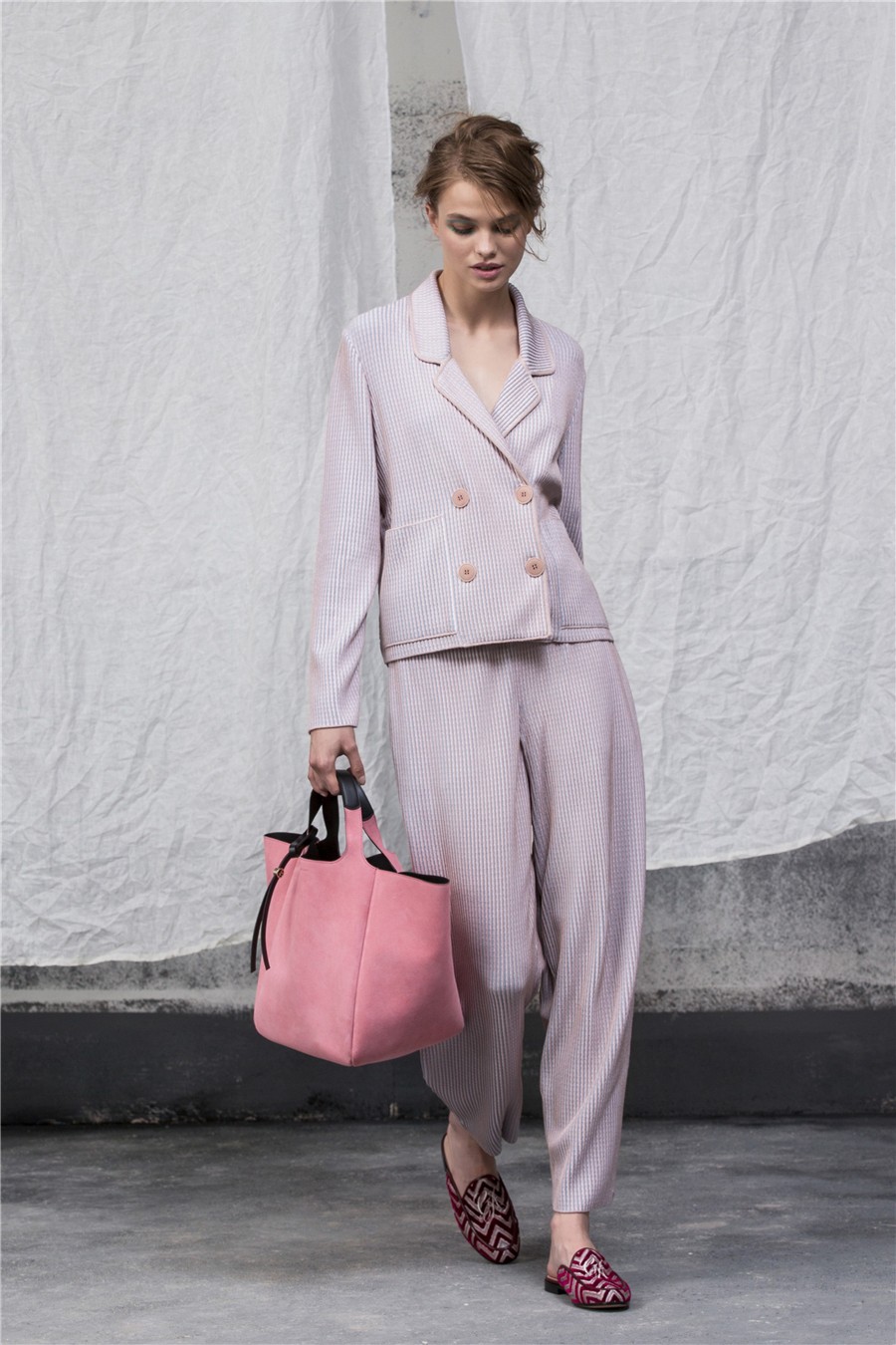 giorgioarmani女装风格,意大利奢侈品牌giorgioarmani