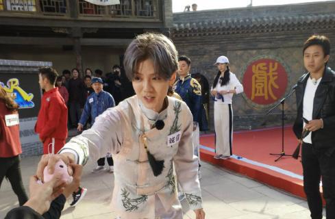 2018年鹿晗踢球,鹿晗雪地足球赛