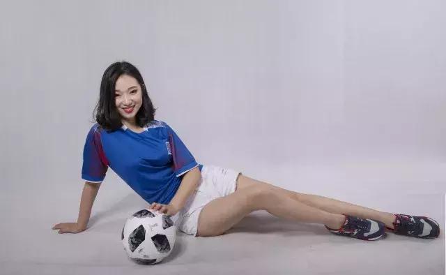 空姐足球教练,空姐踢球