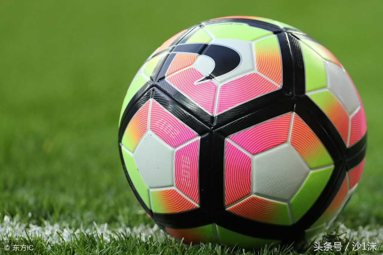 如果你的男朋友是个足球迷,男友是足球迷