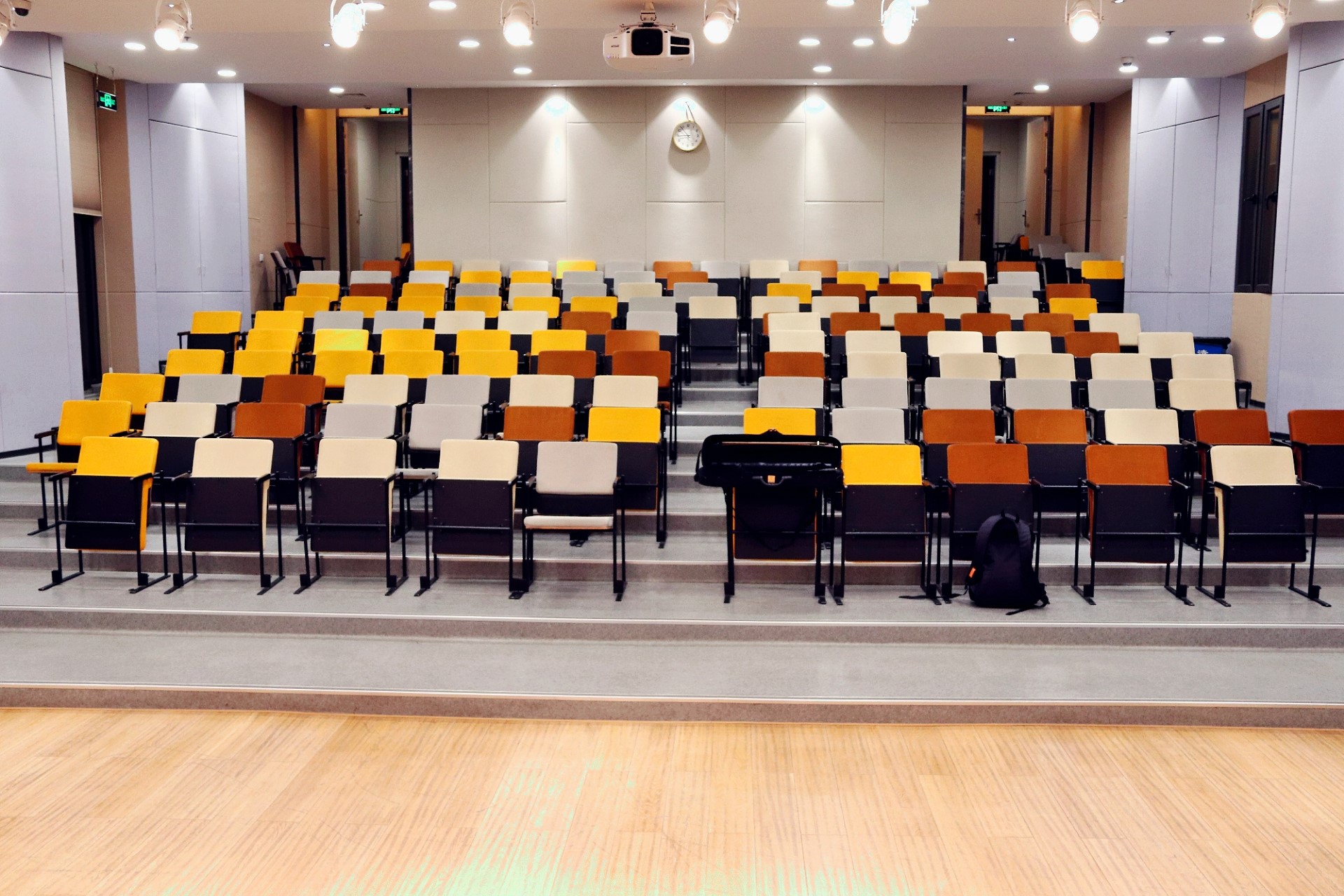 浙江大学智慧教室方案,浙江学校智慧讲台