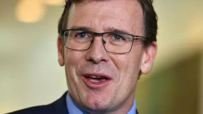 澳洲pr和入籍的区别在哪,澳洲pr70岁以上入籍最新政策