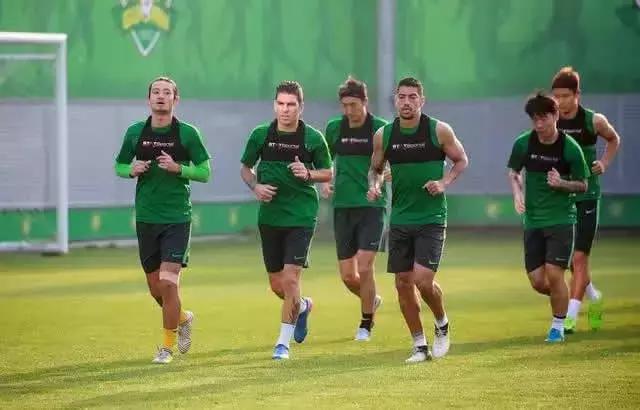 世界杯开幕式球员时装秀进场,世界杯球星穿的衣服