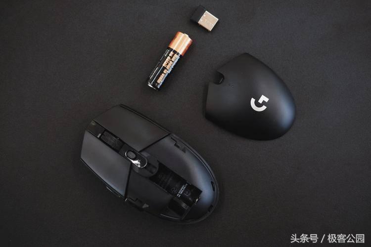 2019公认手感最好的吃鸡游戏鼠标,百元轻量化的无线游戏鼠标推荐