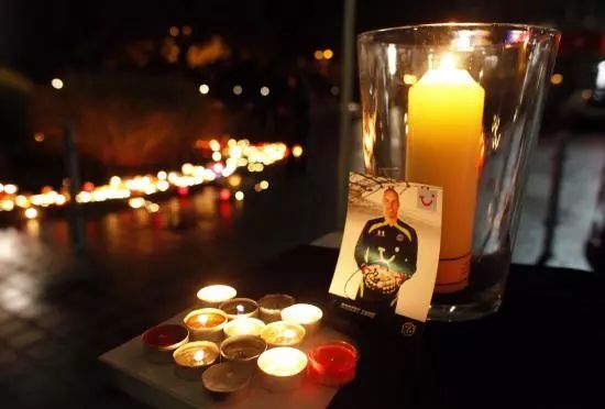 董成鹏大张伟事件,大张伟被骂得最惨的一次