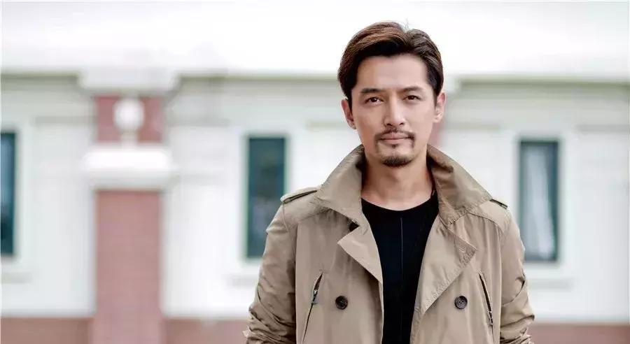 感谢tony老师拯救了一下我的发型,tony老师自己的头发怎么剪