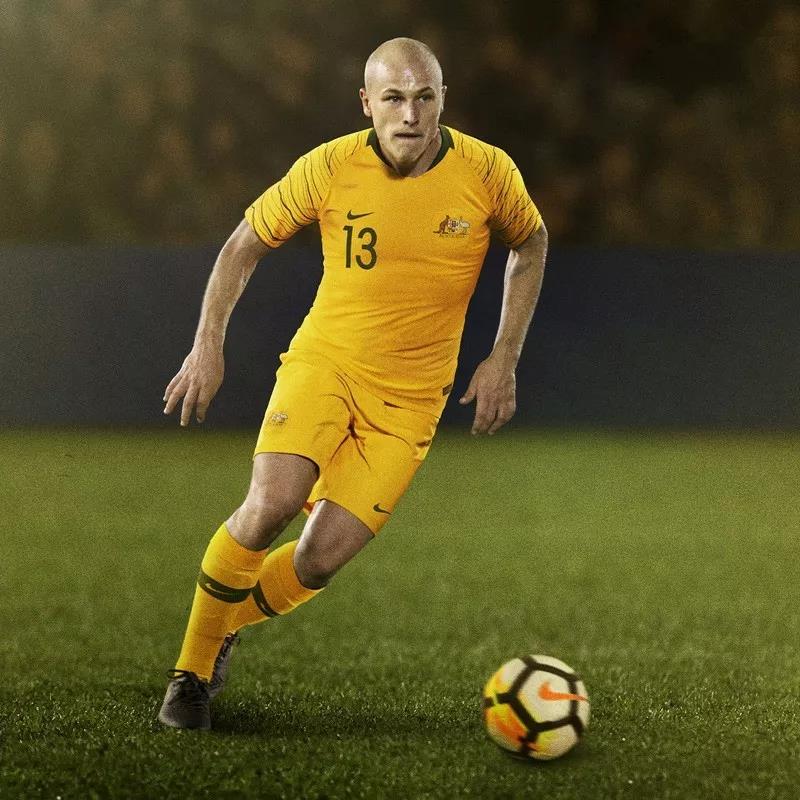 除了nike和adidas还能穿什么,耐克阿迪球衣对比