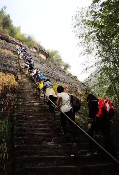 赣州哪座山有玻璃栈道,江西赣州三百山玻璃栈道