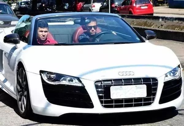 世界杯云集了最有钱的人,当今足坛最土豪球星的土豪座驾