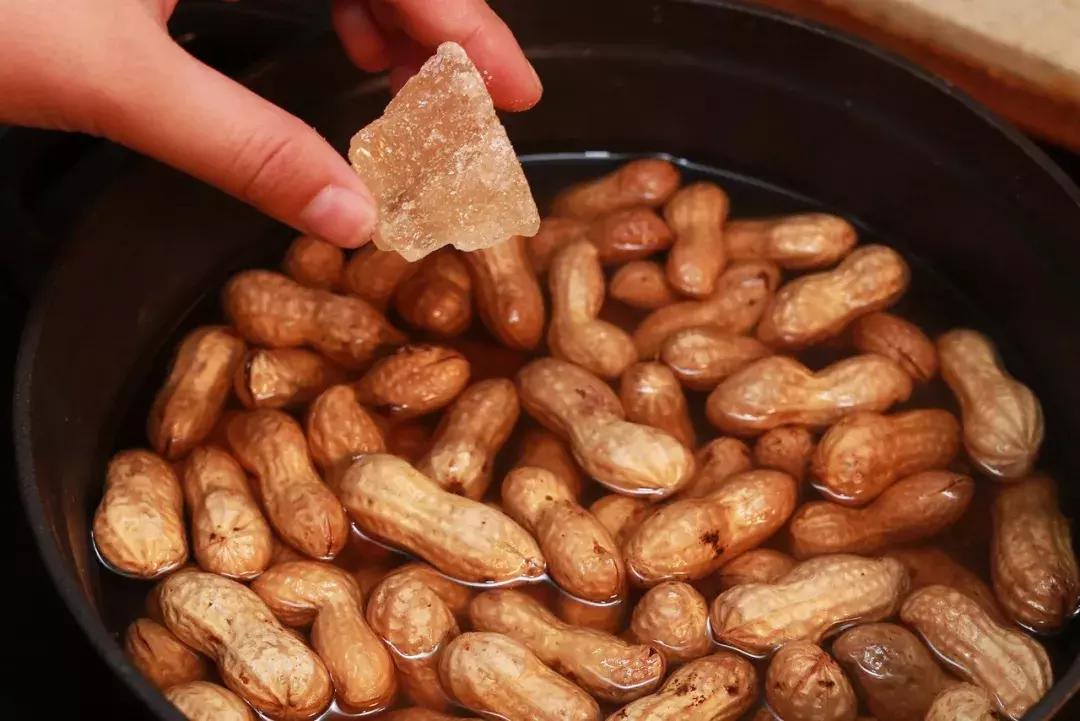 话梅花生里的话梅,花生和巧克力的碰撞