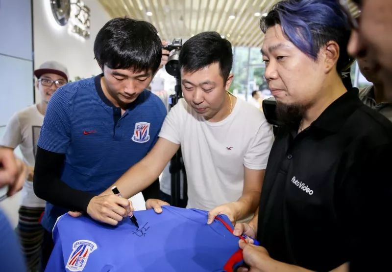 绿茵上的绿色生活，之诺申花激情足球夜开启球迷狂欢季