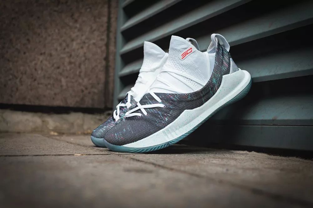 库里战靴7开箱,穿上库里专属球鞋感受极致脚感