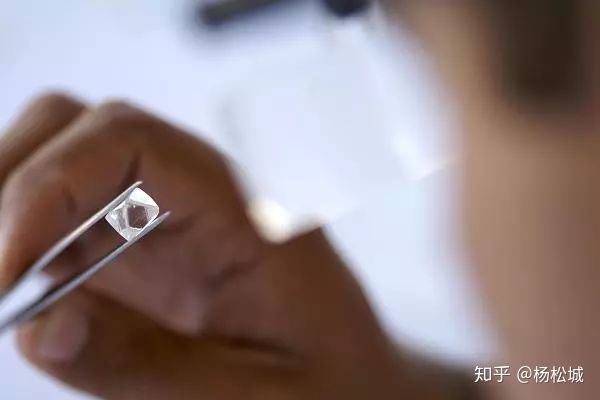 戴比尔斯是人造钻石吗,戴比尔斯钻石价格