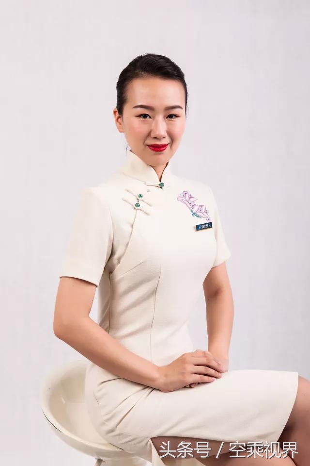 空乘变身秀,空姐化身足球宝贝