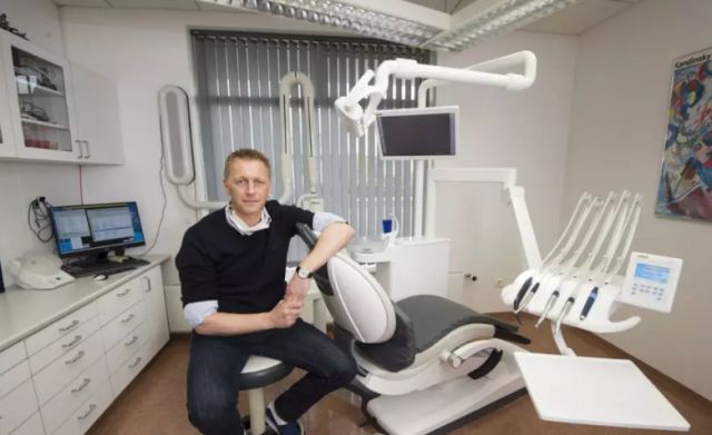 冰岛队的人真的都是业余的么,冰岛队都是业余球员吗