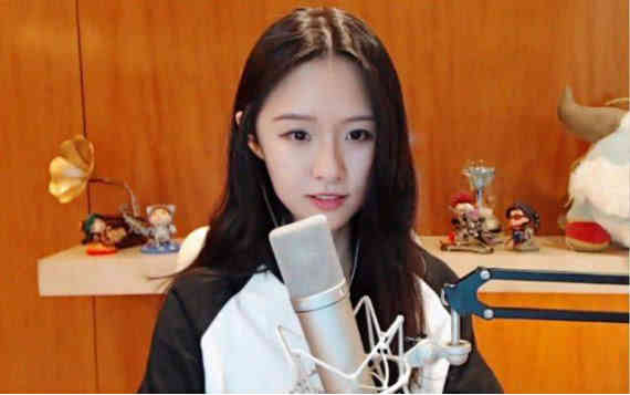 斗鱼一姐阿冷走红毯视频,斗鱼一姐阿冷完整版视频