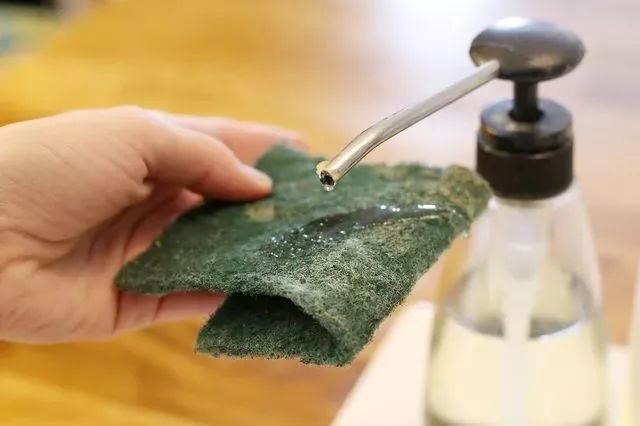 白墙弄脏怎么能擦净,白墙脏了小妙招轻松解决自制