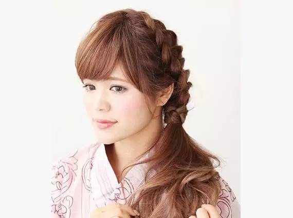 简单易懂又减龄的一款编发造型,侧编刘海编发教程简单又好看