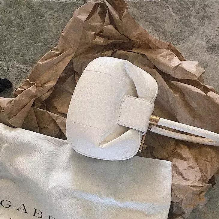 撞款大牌包包尴尬,撞包为什么尴尬