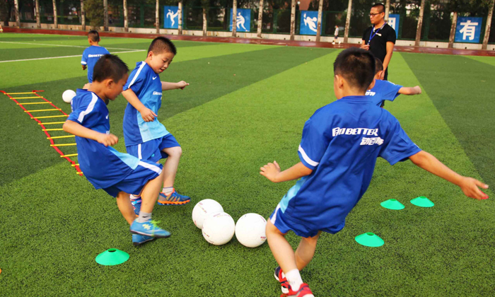 世界杯足球夏令营带你体验俄罗斯世界杯