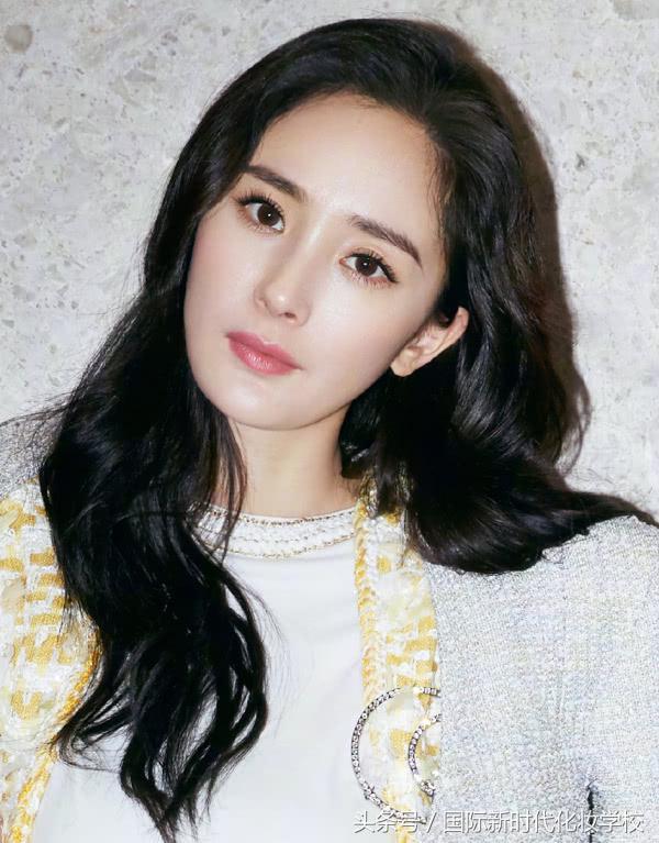 底妆无粉底怎么化干净服帖,明星磨皮底妆服帖的方法