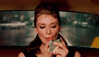 女人永远都缺一支口红,女人的一生中必须有一只口红