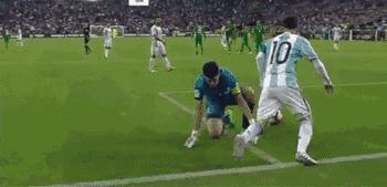 踢球简单的热身,踢球热身的视频