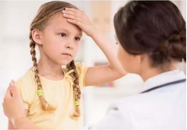 孩子发烧觉得冷应该捂汗还是散热,孩子发烧冷得发抖可以物理降温吗