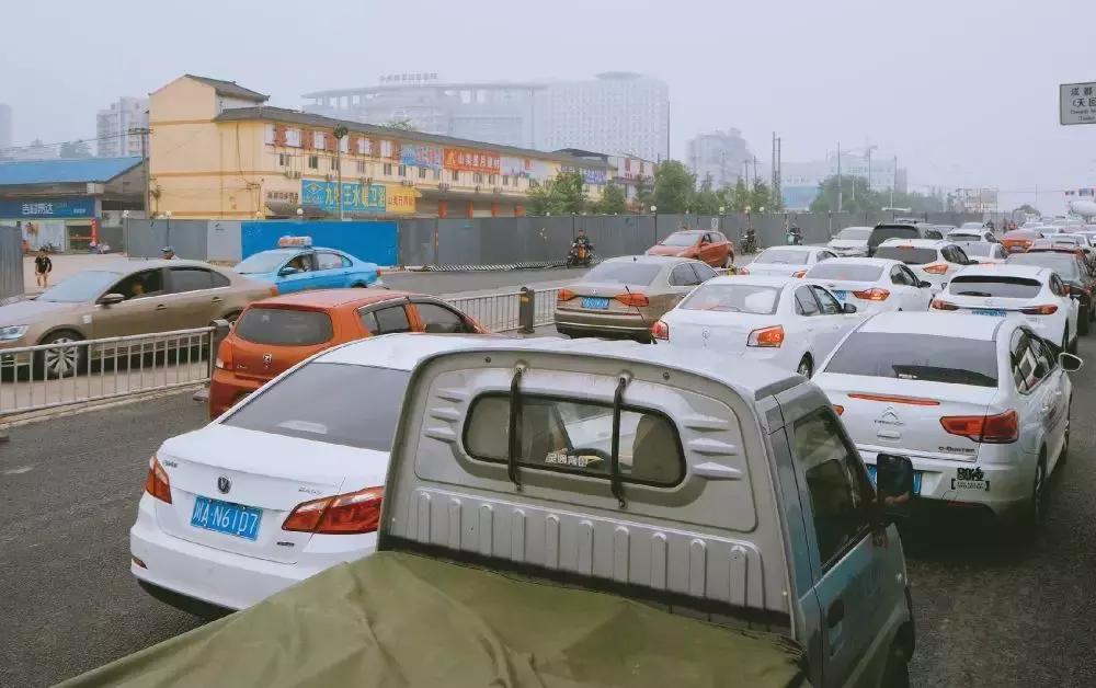 新都人：没有经受住650的*躏蹂**，你好意思享受地铁的快捷？