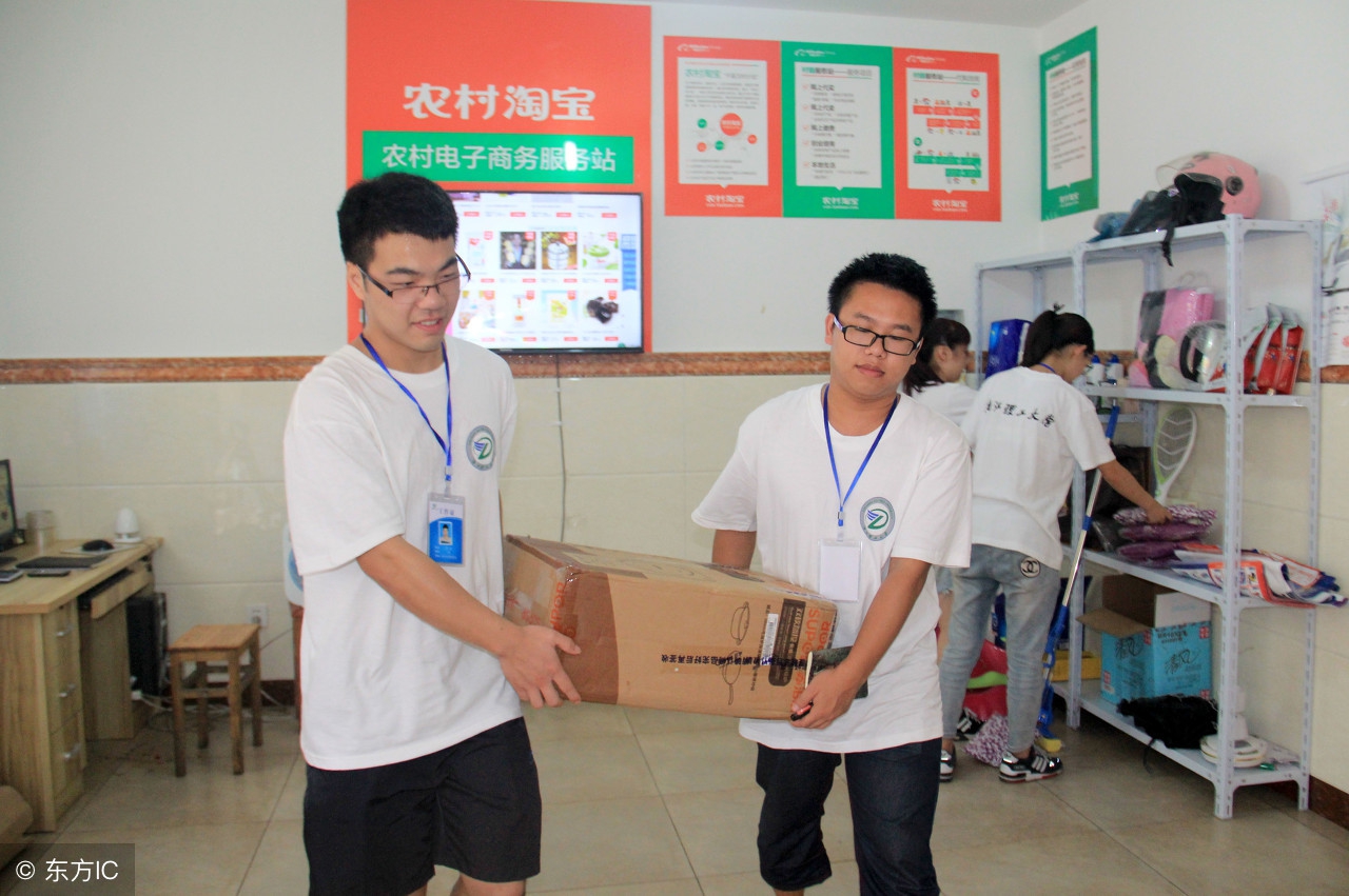 90后小伙很“傻”，成为村小二后，为村民选品，只选对的不选贵的