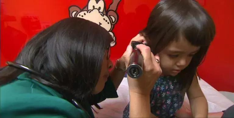 宝宝耳屎不要随便掏危害很大,稀的耳屎怎么正确来掏