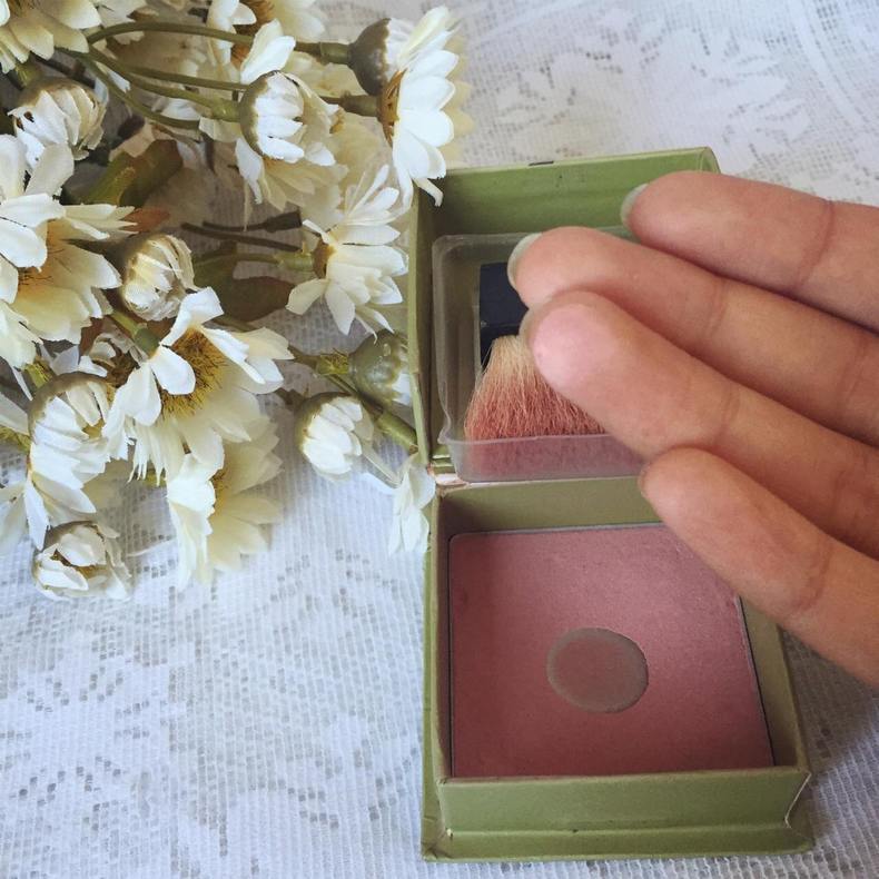 网红博主安利的这些爆款彩妆单品,一买就后悔!你至少买过3款!