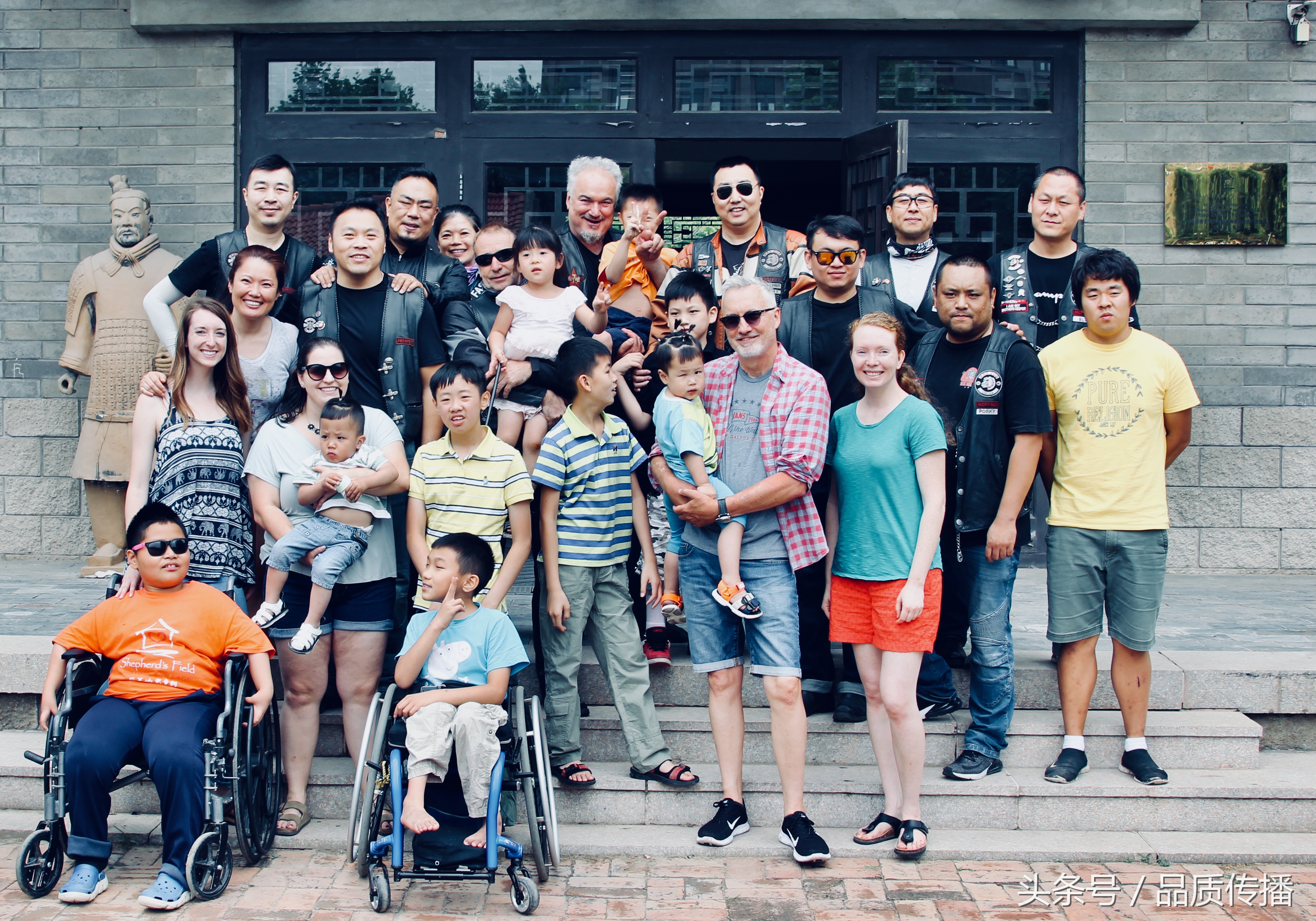 每人被俱乐部认可，哈雷俱乐部才能被社区认可，骑车、公益、成熟