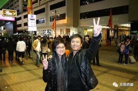 被这个60岁老男人迷得七荤八素，最帅是他一心一意爱妻30年如初恋