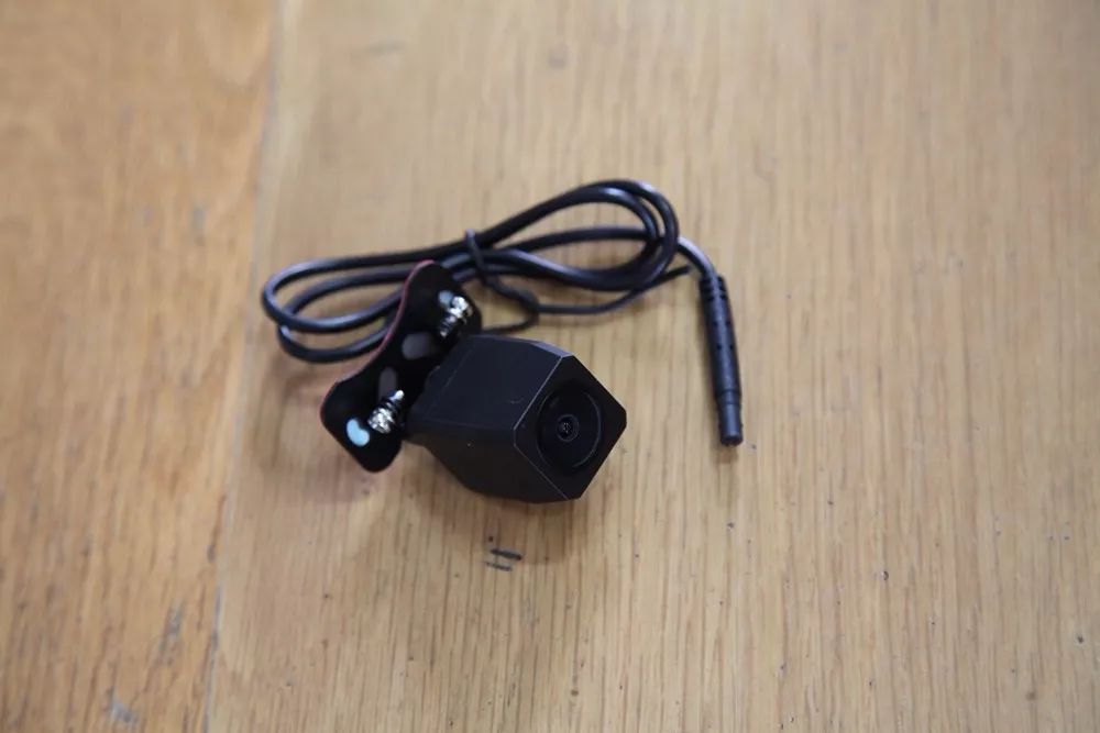 看上去只是一个后视镜？能语音交互的360智能云镜已可替代智联车机