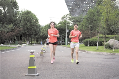 从锦城湖跑向世界从家门口飞向远方这是和成都高新的约定