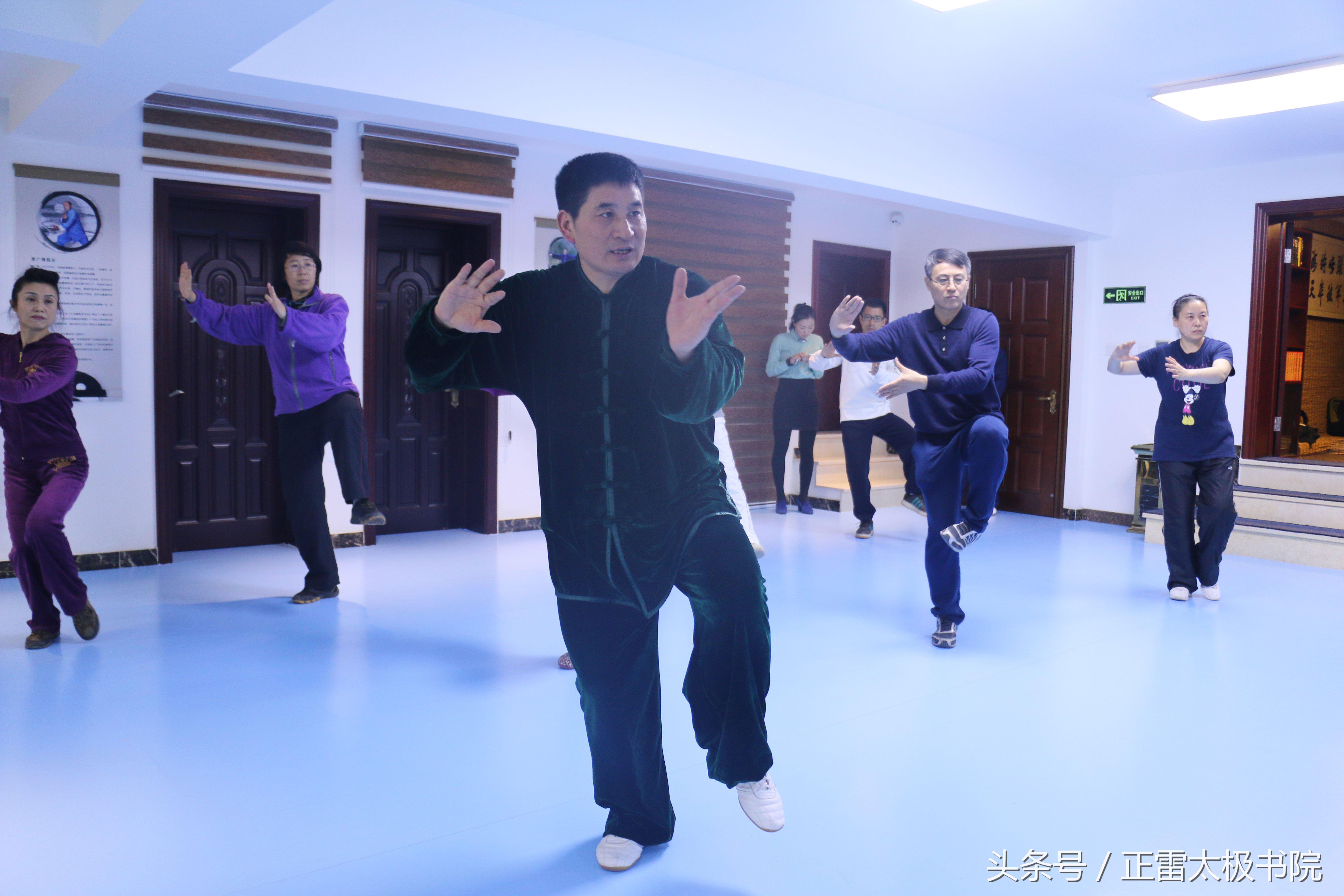 太极拳双脚虚实转换的奥秘与练法,太极拳独立脚的奥秘