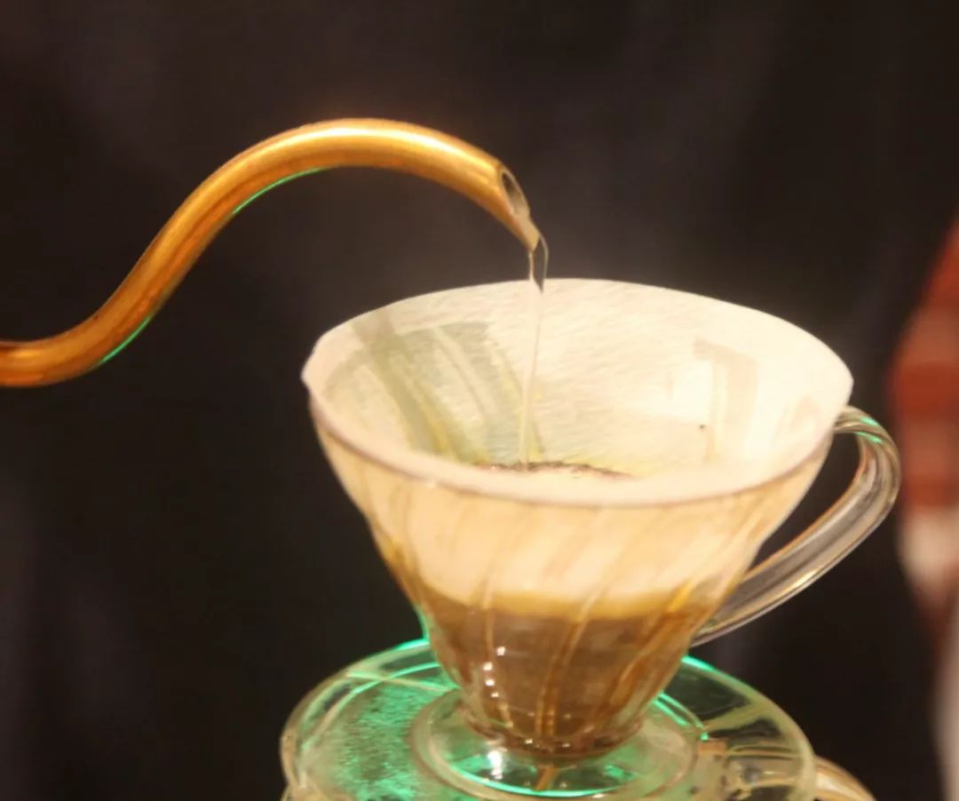 手冲咖啡的温度大概多少到多少,冲咖啡的正确方法和技巧