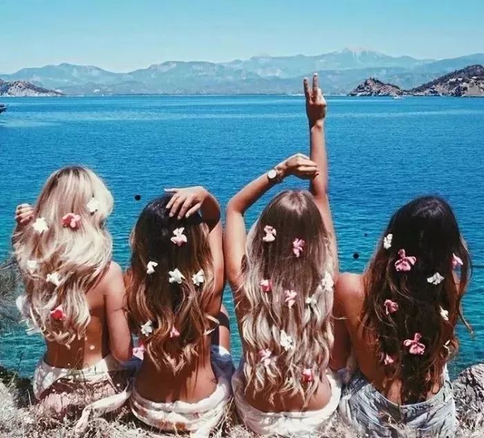 我们是茫茫人海中巧遇的相似灵魂,豆蔻年华里连结的双生花朵