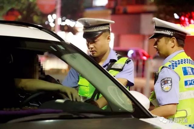 交警推出欧洲杯酒驾套餐,交警严查世界杯酒驾