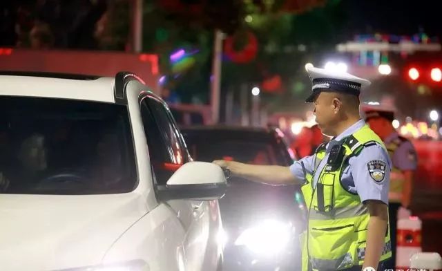 交警推出欧洲杯酒驾套餐,交警严查世界杯酒驾