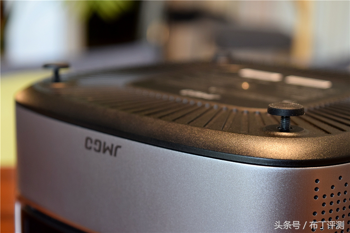 坚果j7s多少流明,坚果j7是长焦还是短焦