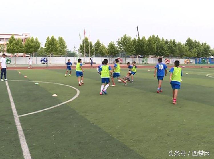 宿迁这所学校圆农村孩子足球梦捧回3届“市长杯冠军”