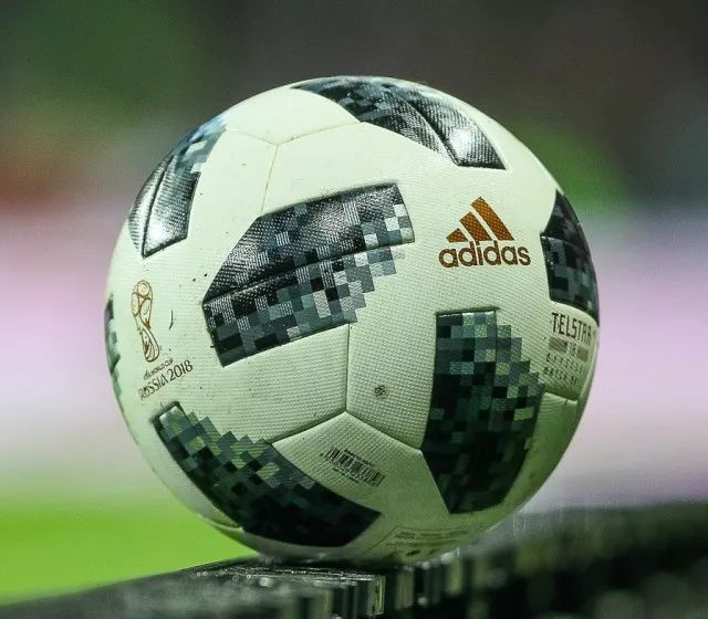 看了那么久的足球，你还不知道为什么足球要用几块皮拼起来？