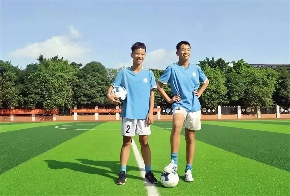 贵州少年担任世界杯护旗手,16岁成为世界杯护旗手