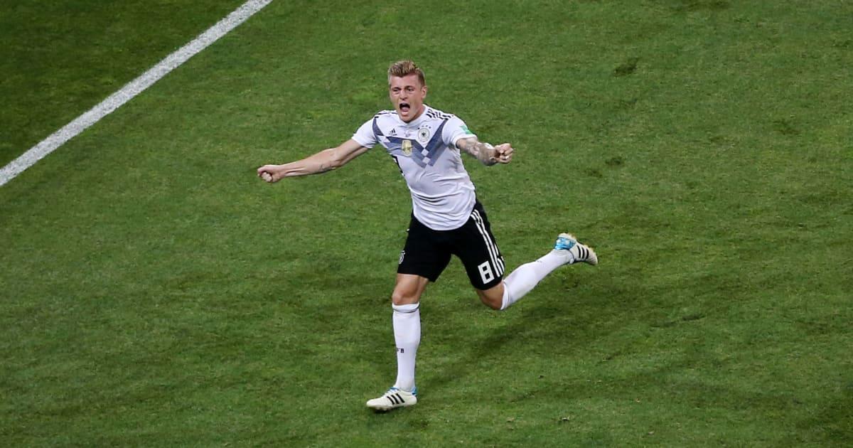 足球是22个人比赛吗,足球是二十二个人的运动