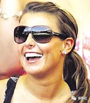 “宇宙最强”太太团:酗酒斗殴、互嘲比奢,以此成名日进斗金