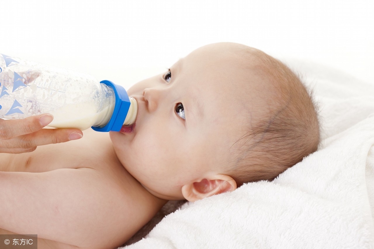 婴儿奶瓶选塑料的还是玻璃的好,小孩硅胶奶瓶哪种材质比较好点