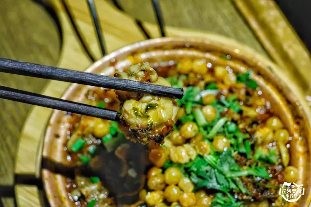 情怀总被烂梗消费,网红串串店长沙