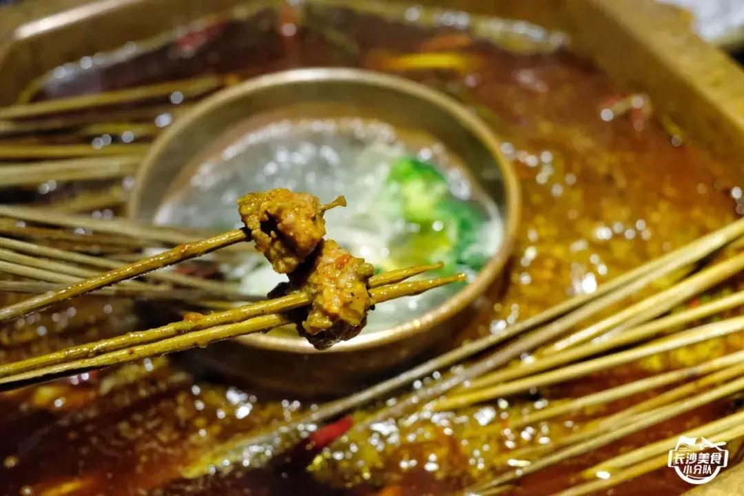 情怀总被烂梗消费,网红串串店长沙